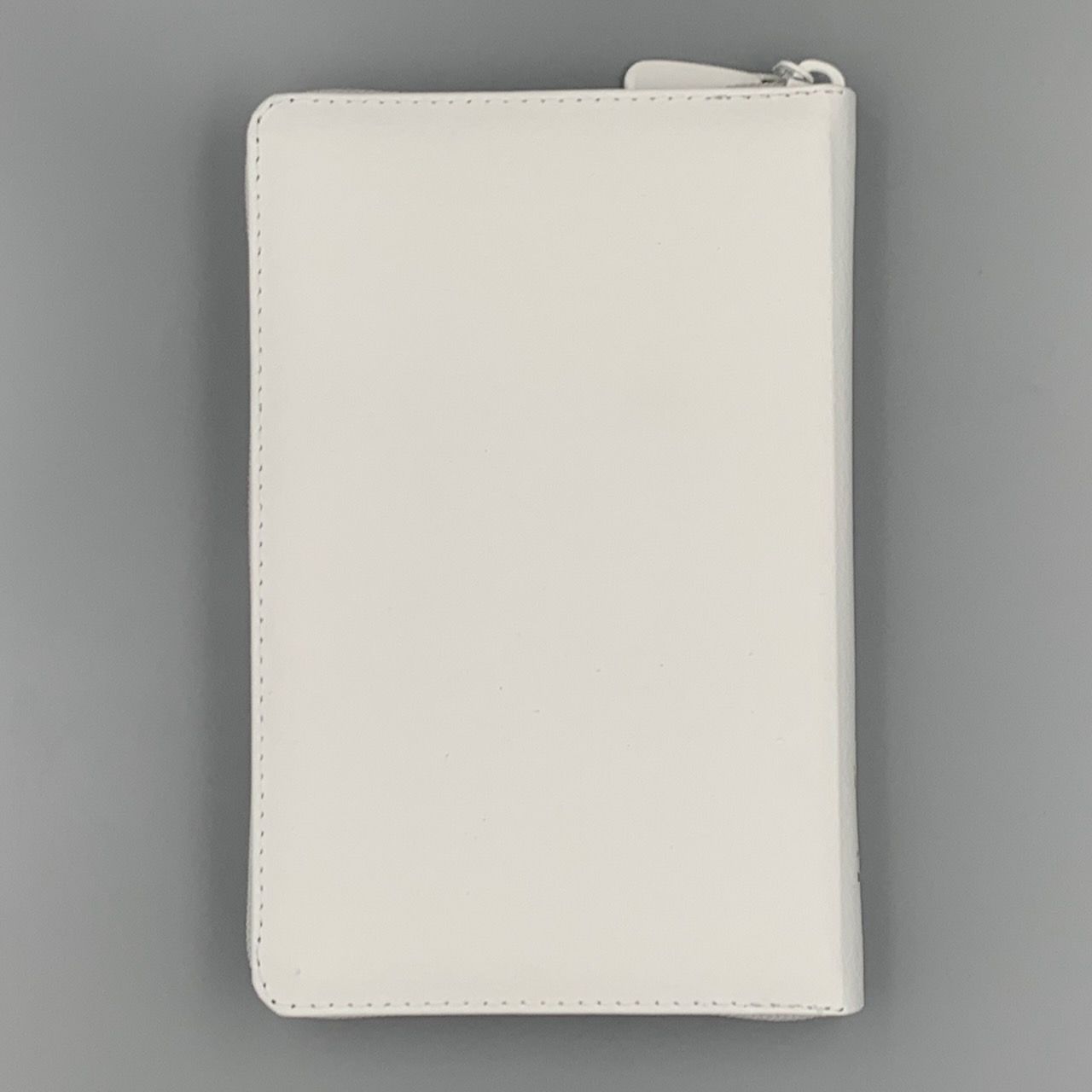 Библия 048 zti код 25048-8 дизайн "золотое сердце", кожаный переплет на молнии с индексами, цвет белый пятнистый, формат 125*195 мм