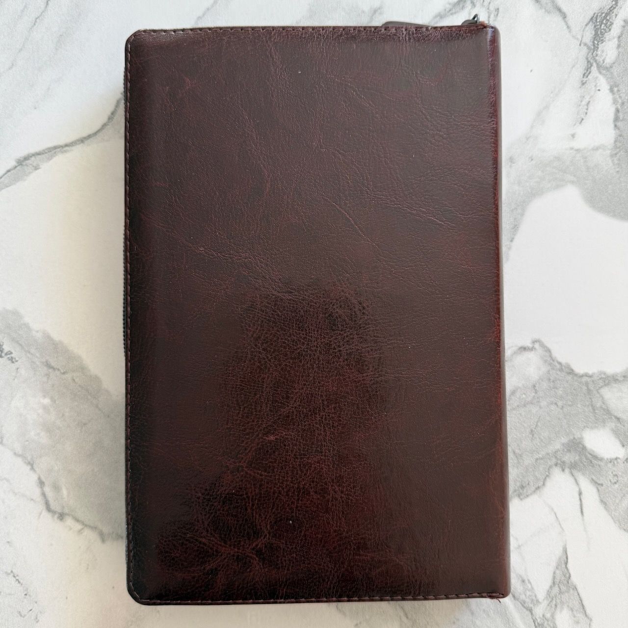 Библия 055z код 26055-35 термо штамп "терновый венец", переплет из эко кожи на молнии, цвет темно-бордовый, средний формат, 143*220 мм