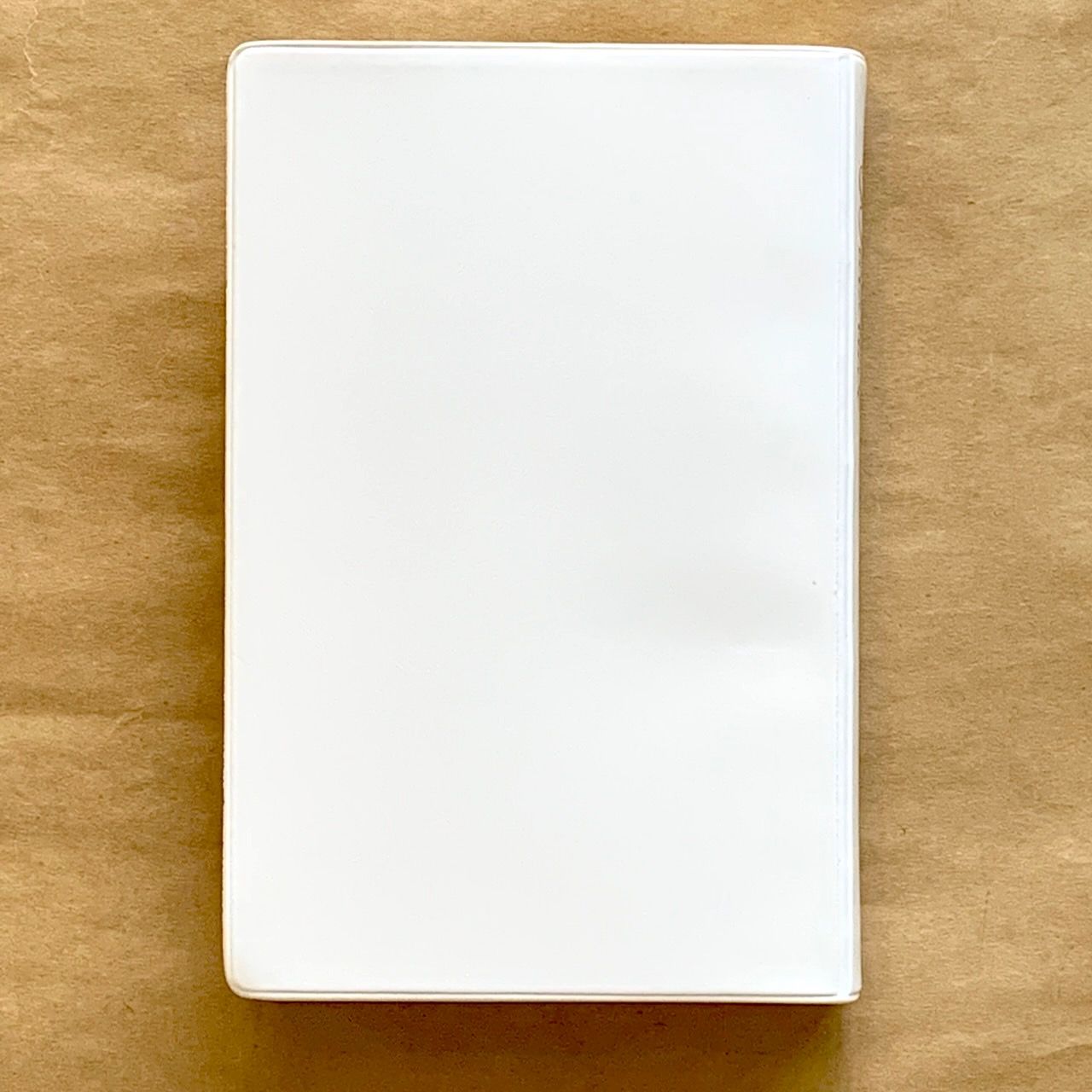 Библия 048 код E4 дизайн "Сердце", переплет искусственной кожи, цвет белый, формат 125*190 мм, золотой обрез, синодальный перевод, паралельные места по центру страницы, 2 закладки, шрифт 10-11 кегель, цветные карты