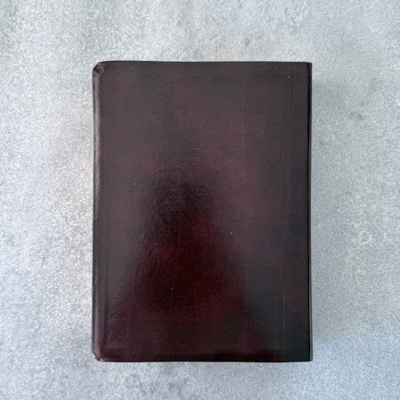 Библия с комментариями "Полноценная жизнь" 065TI, код 25065-11, кожаный переплет, две закладки, цвет коричневый с оттенком бордо с прожилками, цветные карты