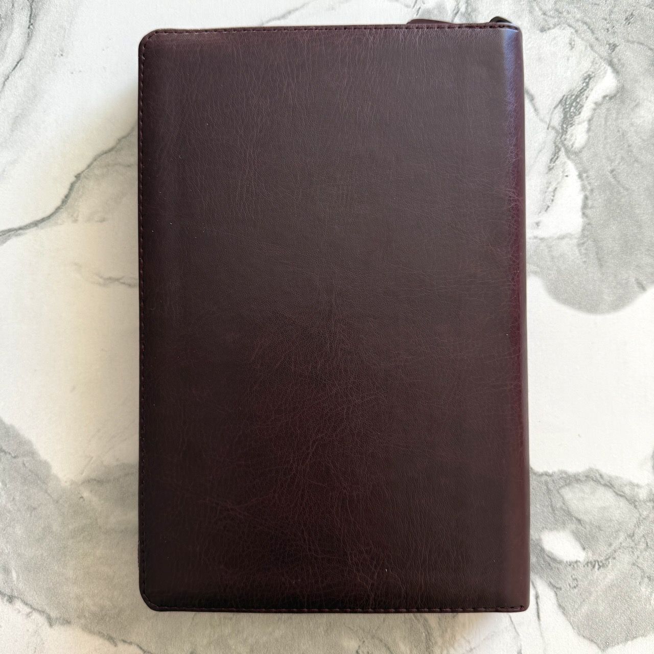 Библия 055z код 26055-33 термо штамп "терновый венец", переплет из эко кожи на молнии, цвет коричневый с оттенком бордо, средний формат, 143*220 мм