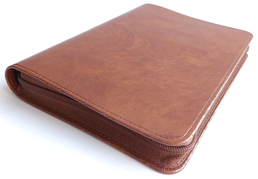 Чехол-сумка с ручкой на молнии для библии из эко кожи цвет светло-коричневый, размер 19*26 см.  Для библии 073-077 формата (17*24*35 мм)