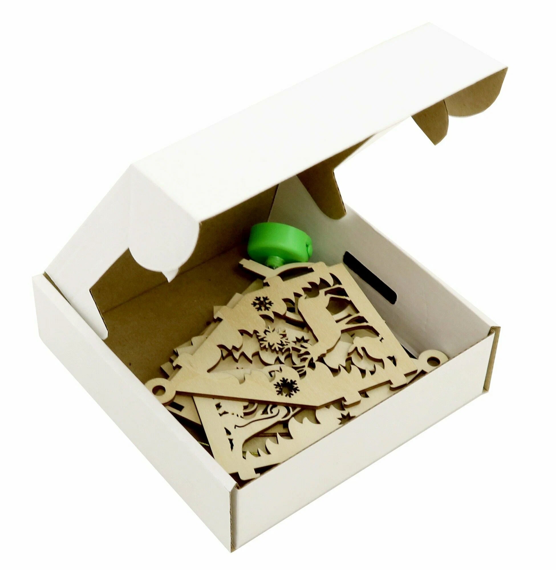 Сборная модель-конструктор  "Домик рождественский с подсветкой Рождение Иисуса - домашние животные" из 8 деталей, размер в собранном виде 8х8х11,5 см, Материал: фанера. В комплекте светодиодная свеча с батарейкой. Цвет коробки синий