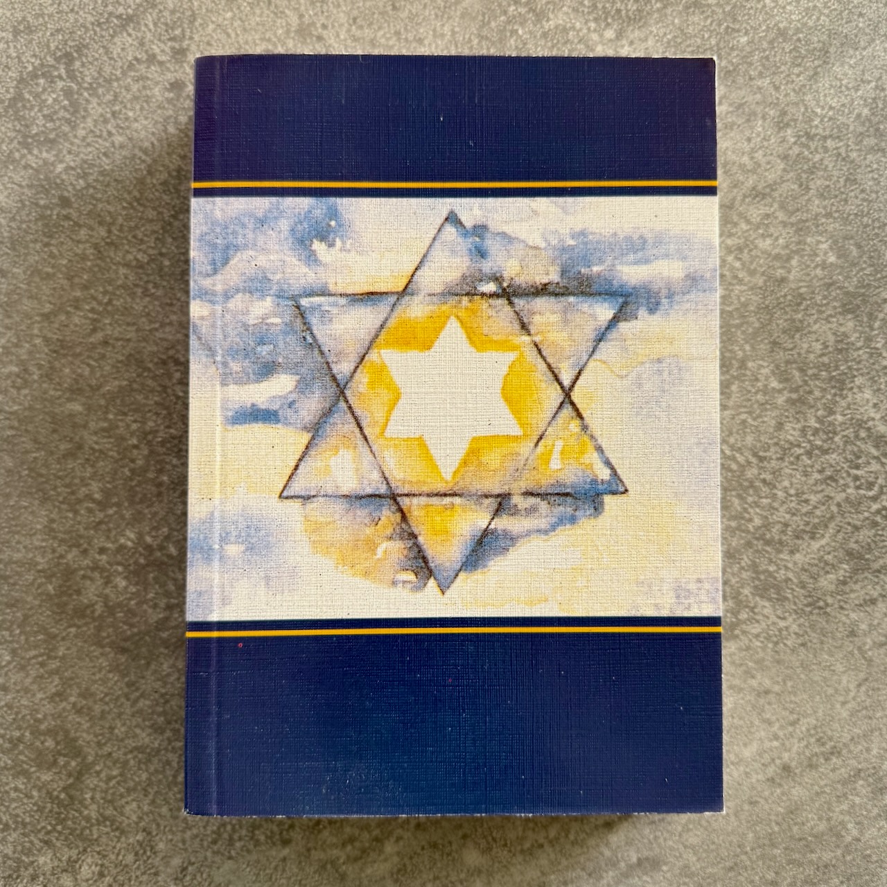 Библия 045 формат "со звездой Давида", формат 125*175 мм, шрифт 10-11 кегеь, мягкий переплет, отдельно собраны обетования Бога, данные евреям