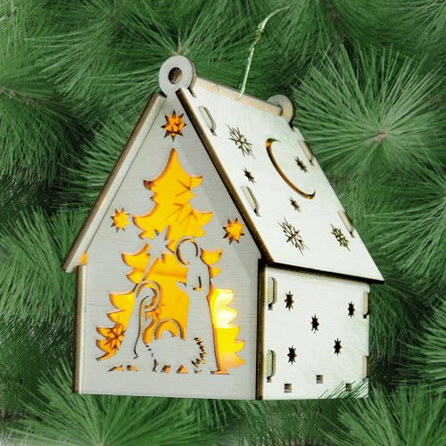 Сборная модель-конструктор  "Домик рождественский с подсветкой Рождение Иисуса - домашние животные" из 8 деталей, размер в собранном виде 8х8х11,5 см, Материал: фанера. В комплекте светодиодная свеча с батарейкой. Цвет коробки синий