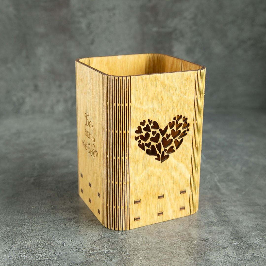 Карандашница - Бог есть любовь (Сердце)