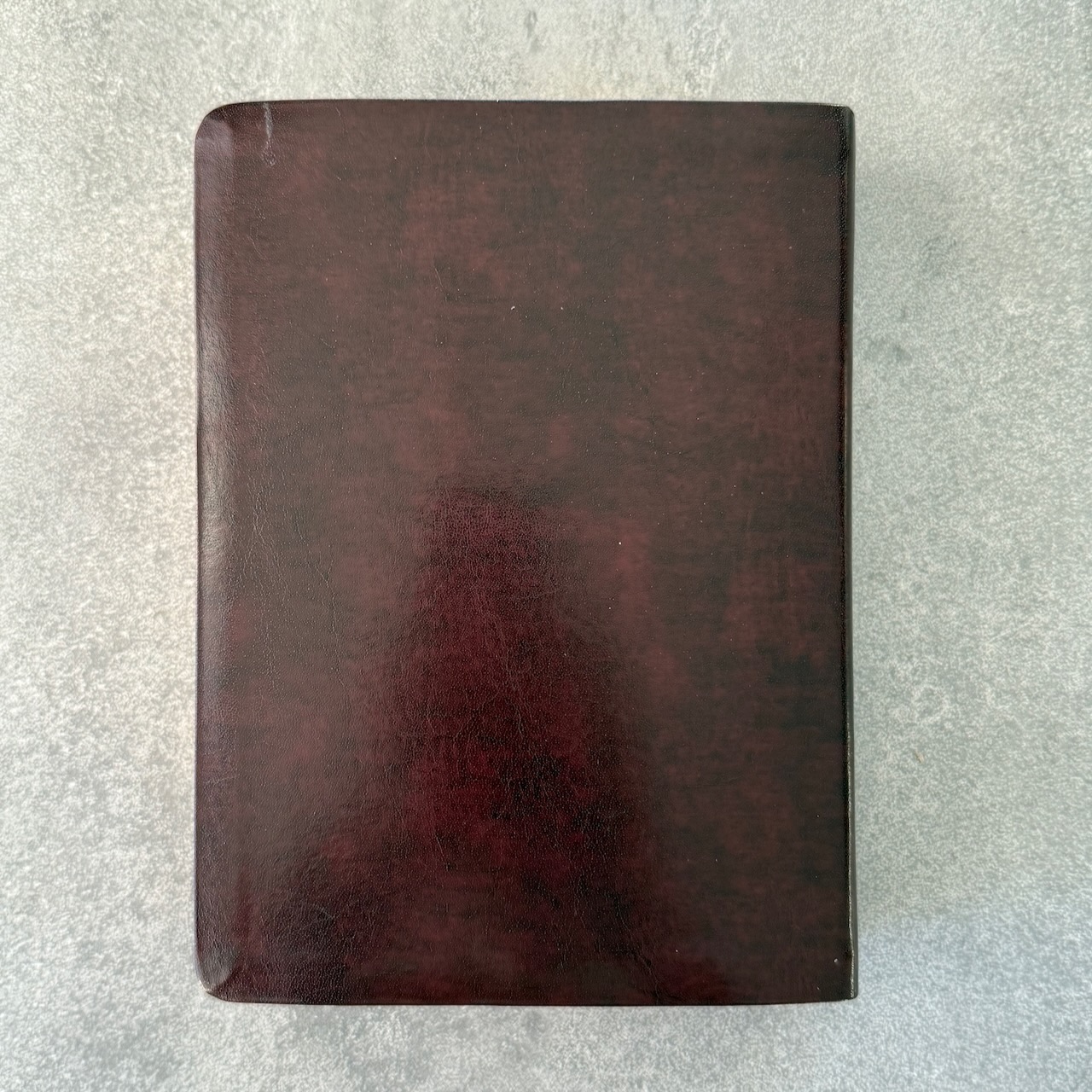 Библия с комментариями "Полноценная жизнь" 065TI, код 25065-16, кожаный переплет, две закладки, цвет темно-бордовый, цветные карты