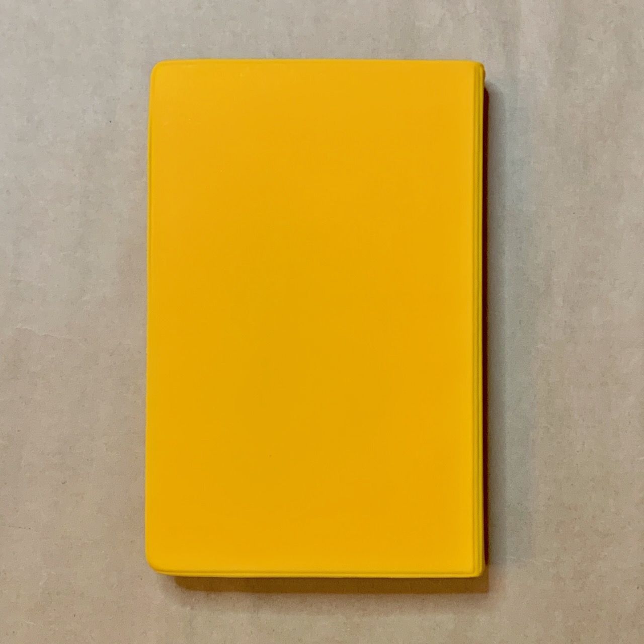 Библия 048 код E10 надпись "библия", переплет искусственной кожи, цвет лимон, формат 125*190 мм, золотой обрез, синодальный перевод, паралельные места по центру страницы, 2 закладки, шрифт 10-11 кегель, цветные карты