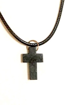 Кулон "Крест малый деревянный", размер 22*15 мм,  цвет "черный" на тканевом шнурочке 45+5 см черного цвета