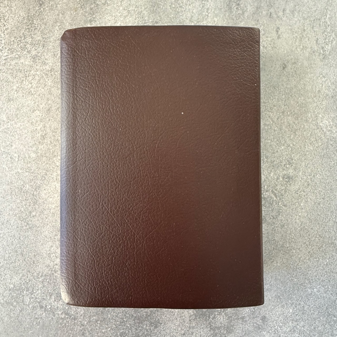 Библия с комментариями "Полноценная жизнь" 065TI, код 25065-10, кожаный переплет, две закладки, цвет коричневый пятнистый, цветные карты