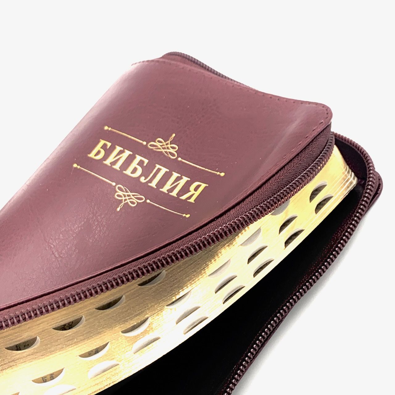 Библия 048 zti код 24048-19 дизайн "Библия с вензелем", переплет из искусственой кожи  на молнии с индексами, цвет темно-бордовый формат 125*195 мм