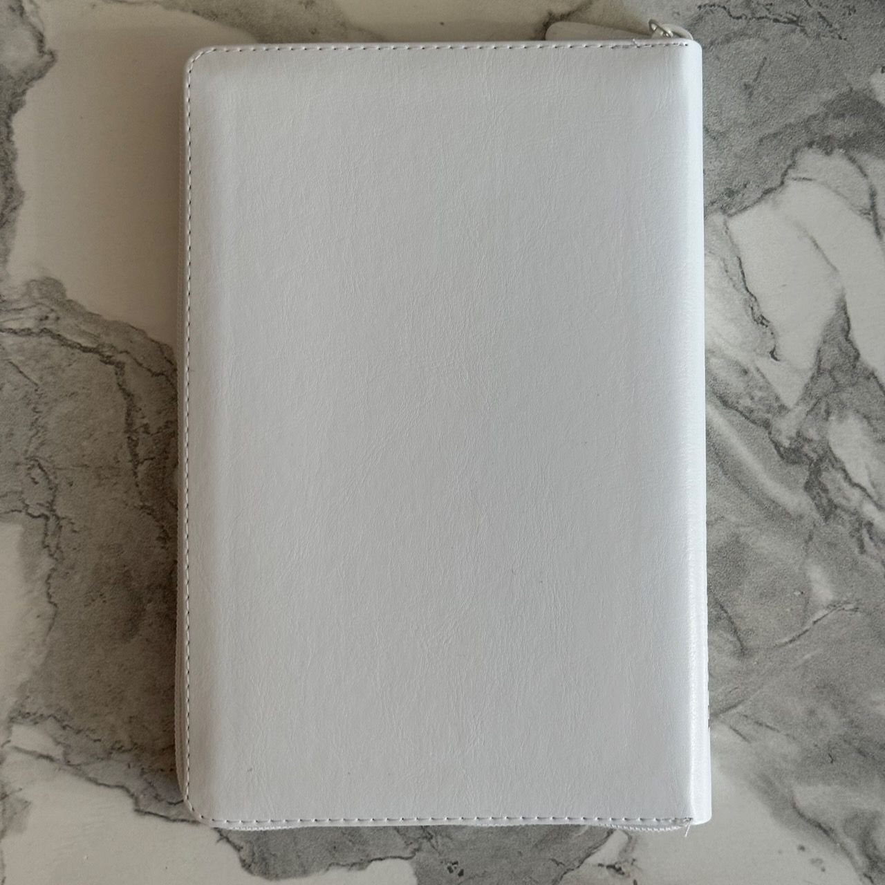 Библия 055z код 26055-36 термо штамп "терновый венец", переплет из эко кожи на молнии, цвет белый, средний формат, 143*220 мм