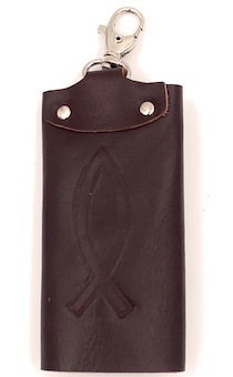 Ключница 6 карабинов на кнопке (натуральная кожа),  термоштамп РЫБКА, размер 11*6 см, цвет темно-коричневый