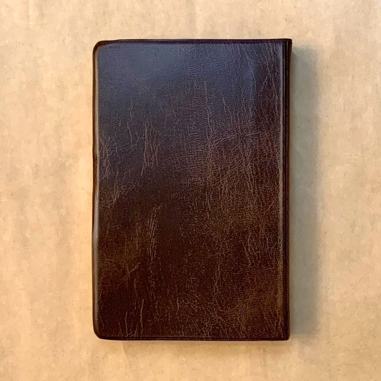 Библия 048 код E5 дизайн "Солнце", переплет искусственной кожи, цвет коричневый, формат 125*190 мм, золотой обрез, синодальный перевод, паралельные места по центру страницы, 2 закладки, шрифт 10-11 кегель, цветные карты