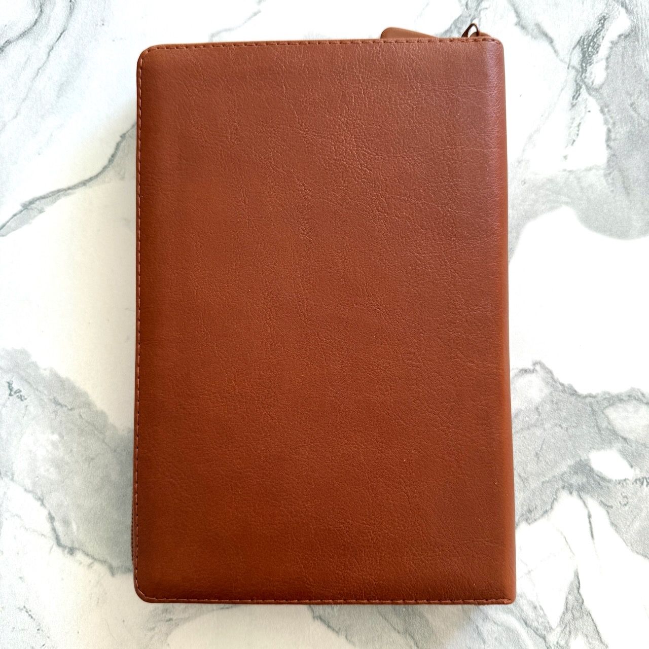 Библия 055z код 26055-32  термо штамп "терновый венец", переплет из эко кожи на молнии, цвет светло-коричневый, средний формат, 143*220 мм